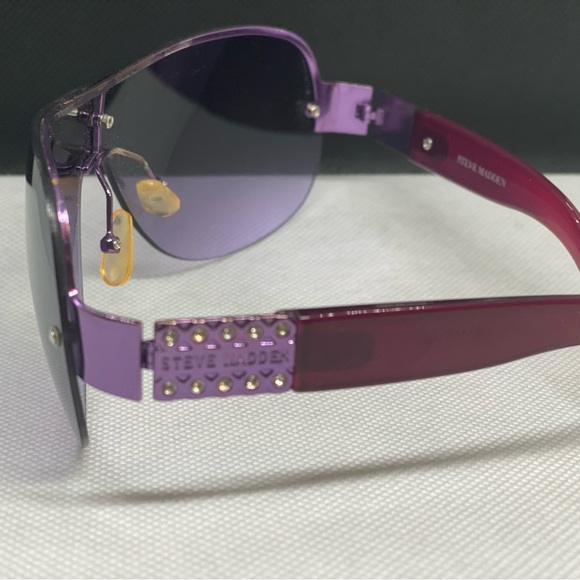 Steve Madden Sunglasses - Picture 6 of 9